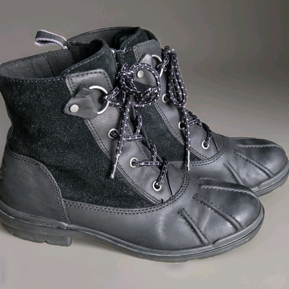 UGG Australia Cecile Waterproof Duck Boots Womens Size 6 Black Lace Up